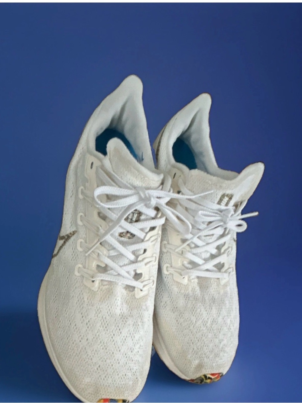 Nike White Men's Athletic Sneakers with Subtle Multicolor Toe Detail